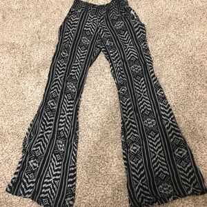 Black and white billabong beach pants